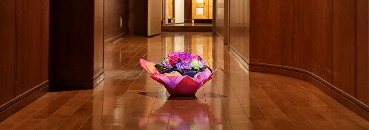 熊本ホットポイントグループ「廊下の真ん中に花束」